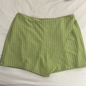 Shorts in front skirt